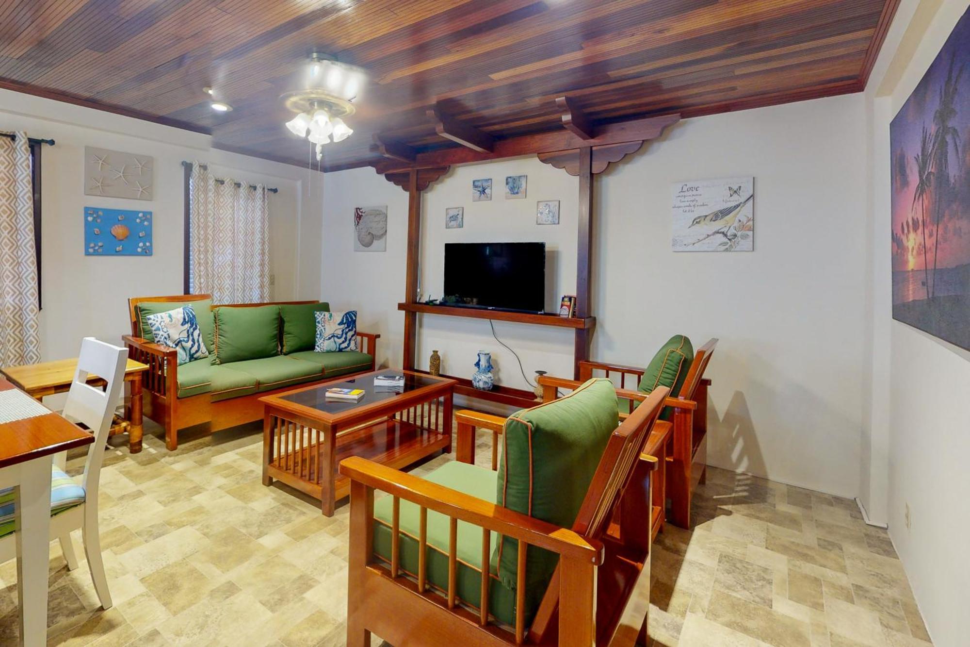 Hummingbird Home Suites San Pedro  Room photo