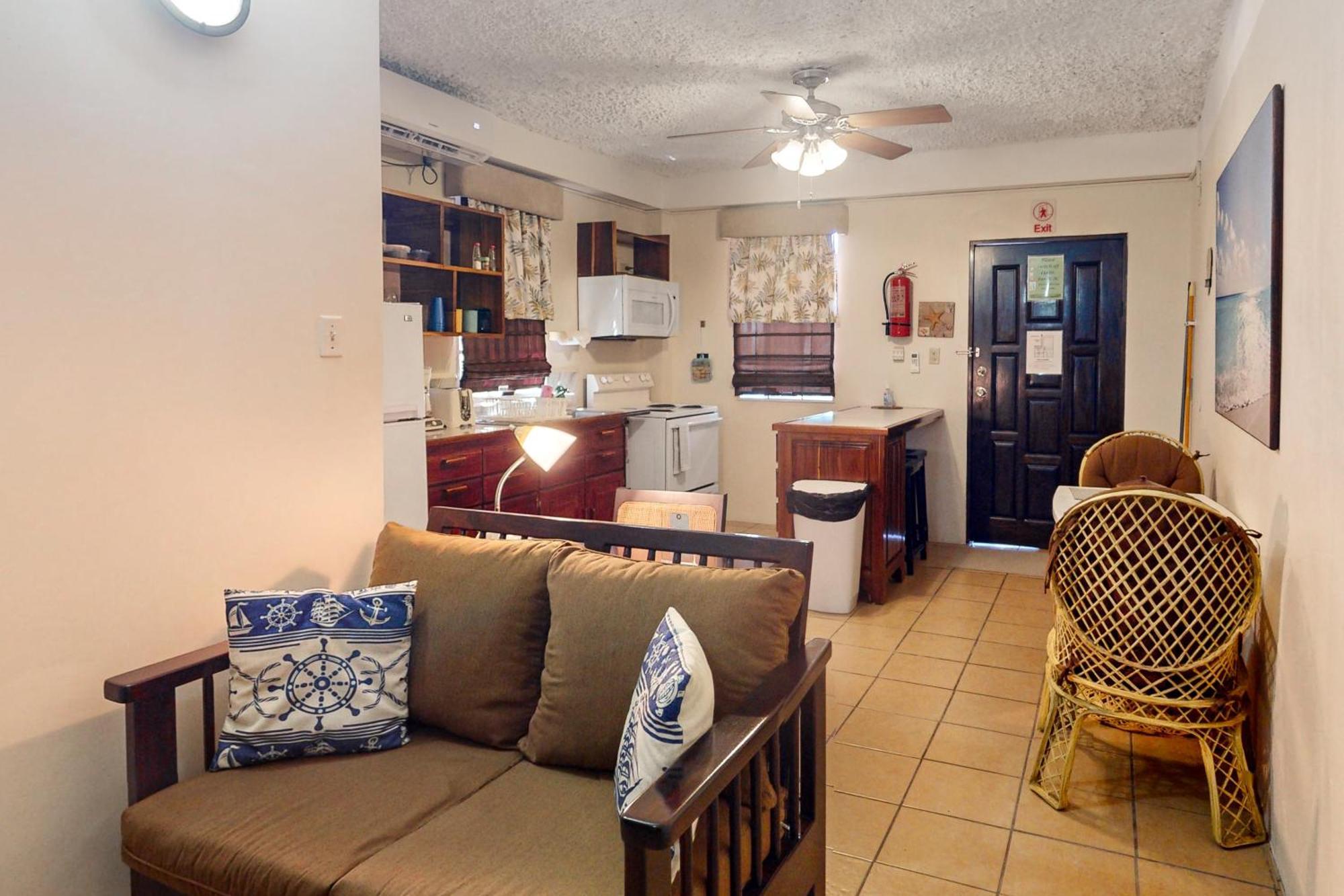 Hummingbird Home Suites San Pedro  Room photo