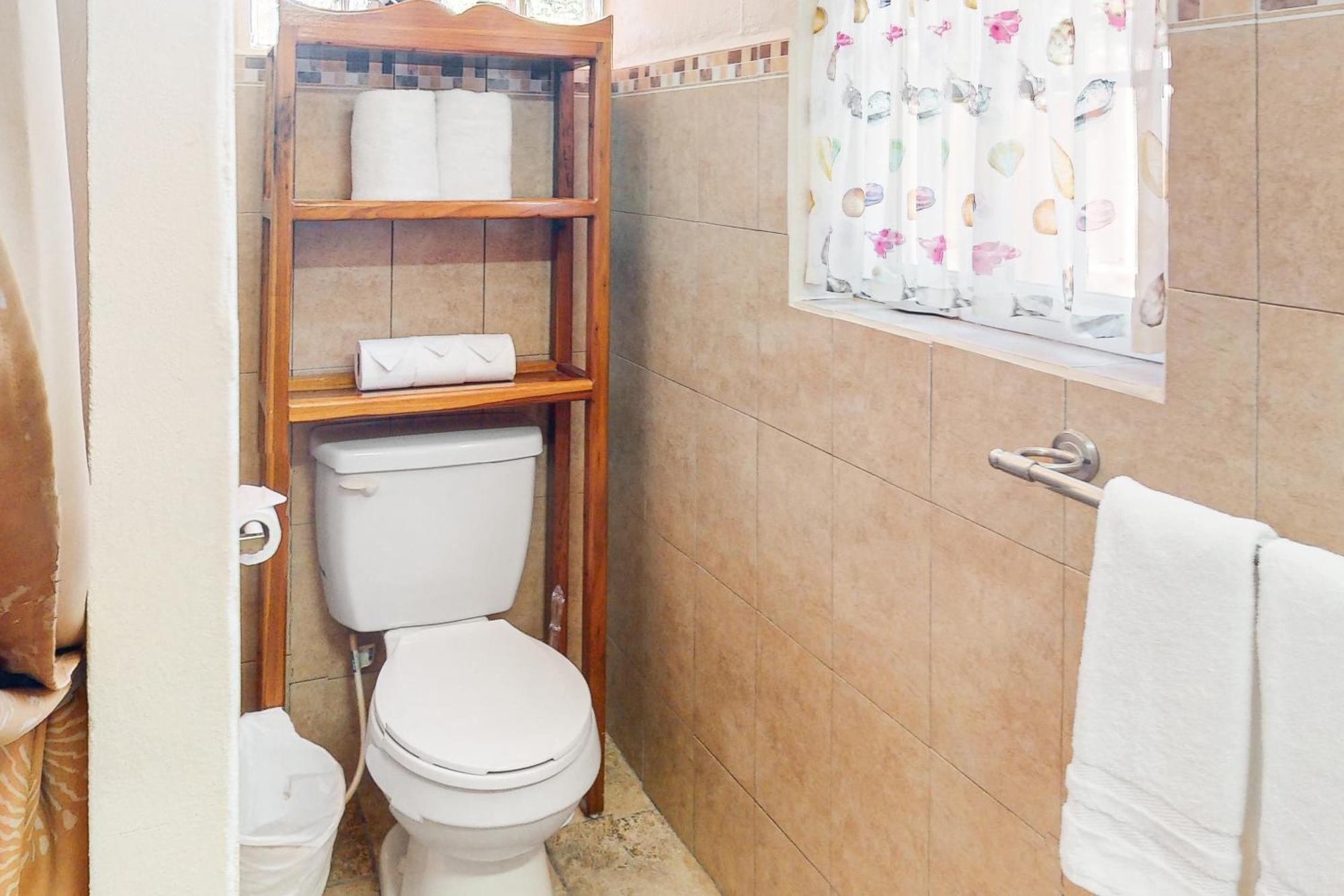 Hummingbird Home Suites San Pedro  Room photo