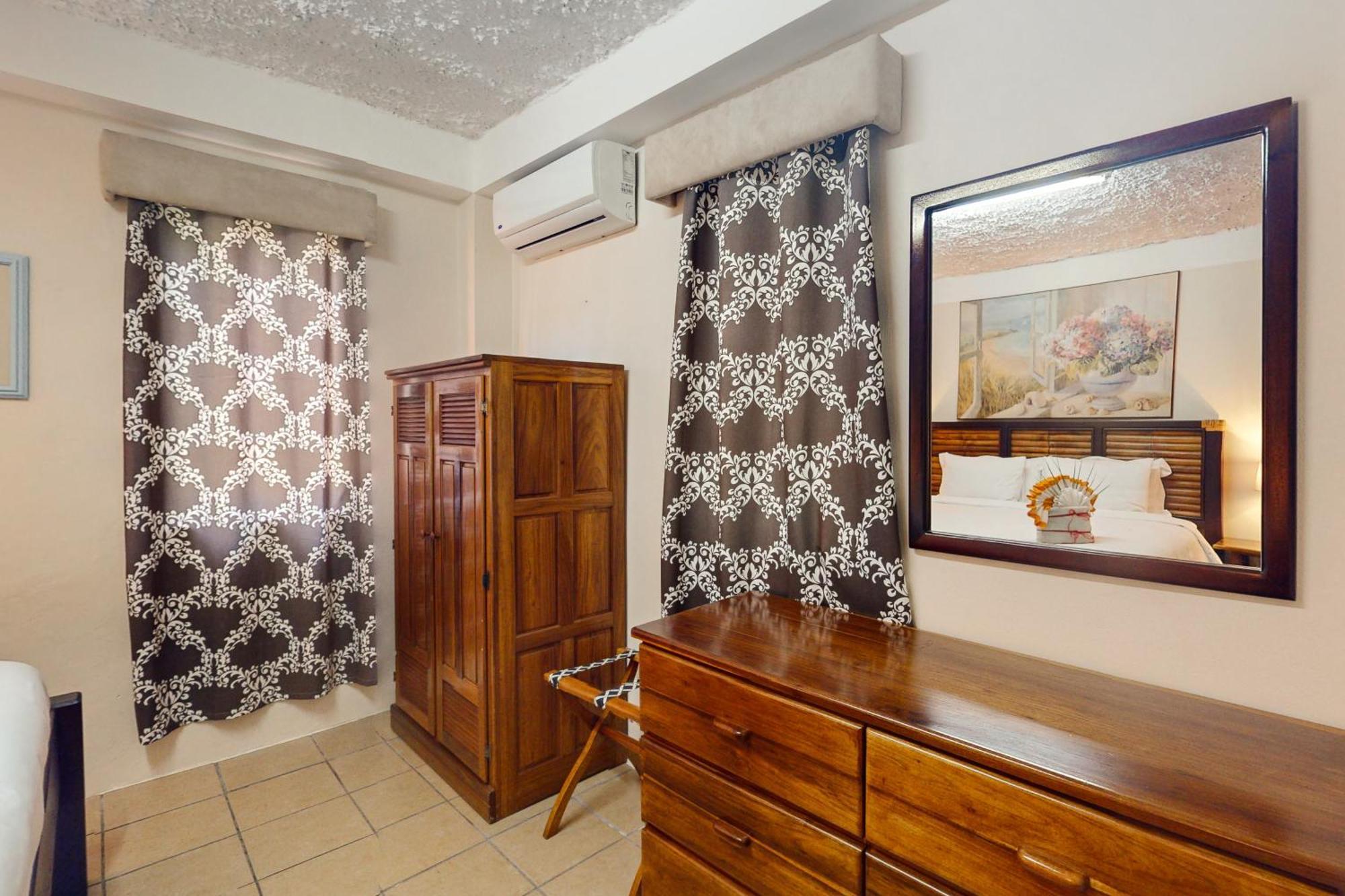 Hummingbird Home Suites San Pedro  Room photo