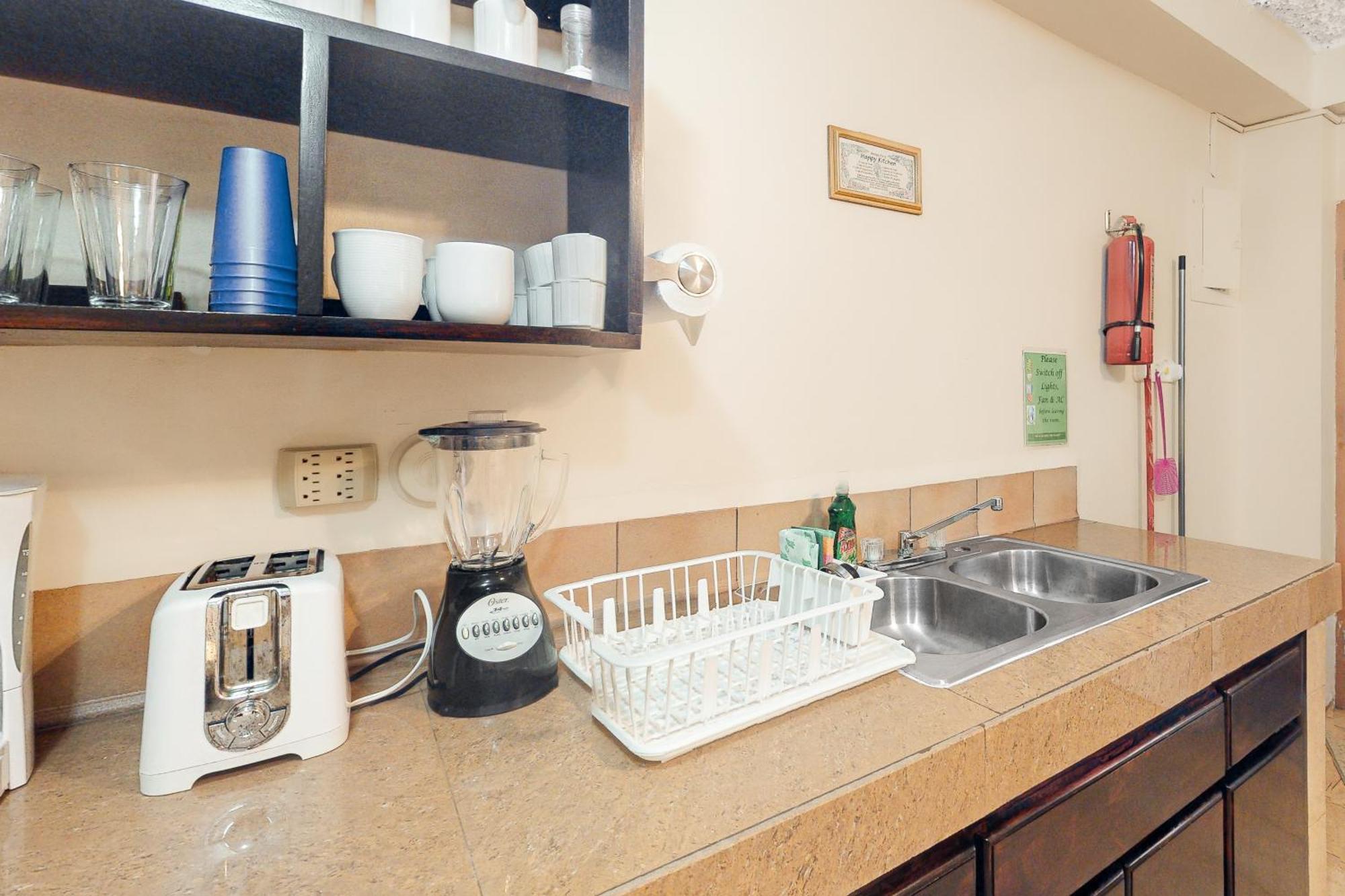 Hummingbird Home Suites San Pedro  Room photo