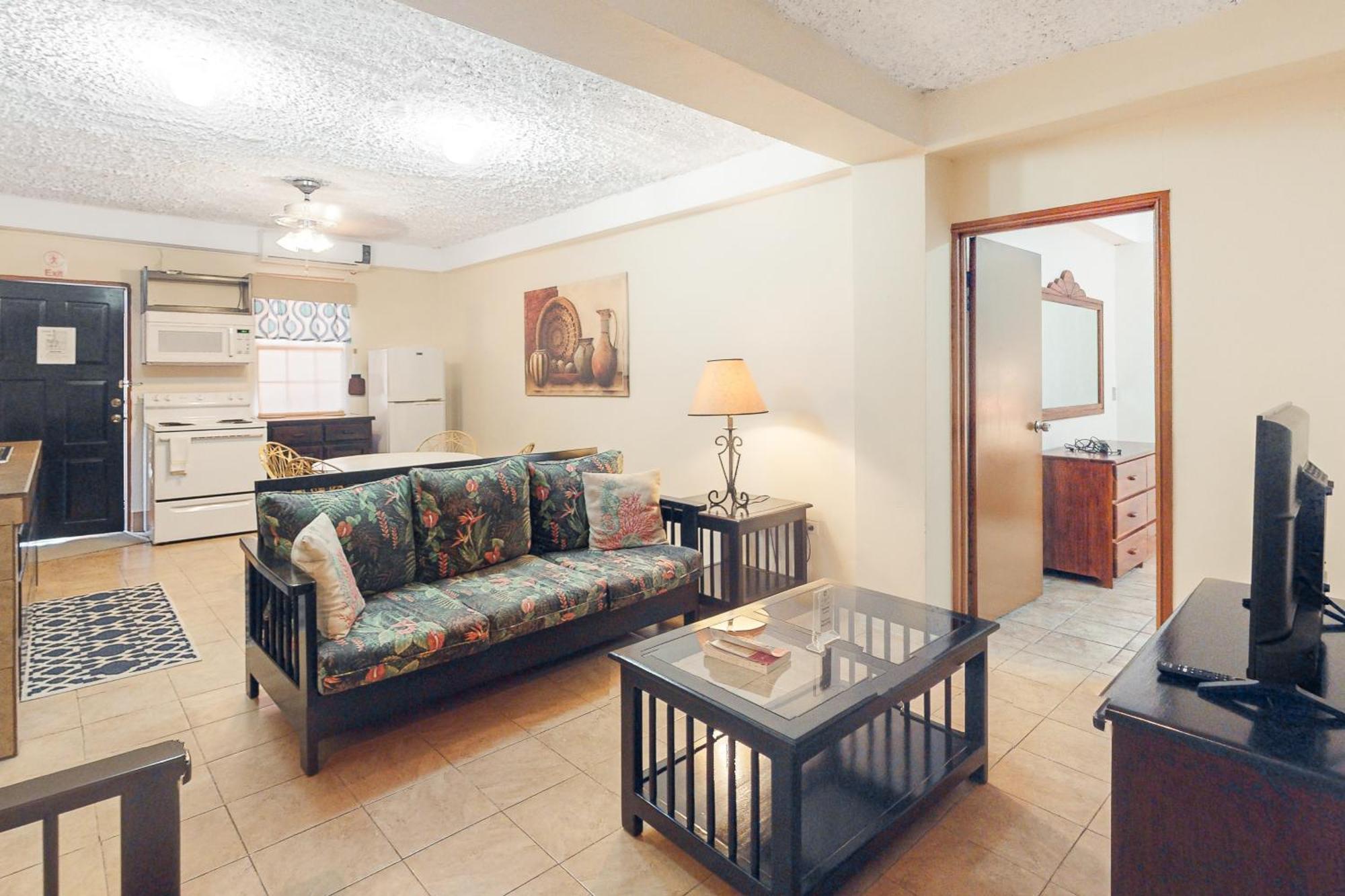 Hummingbird Home Suites San Pedro  Room photo