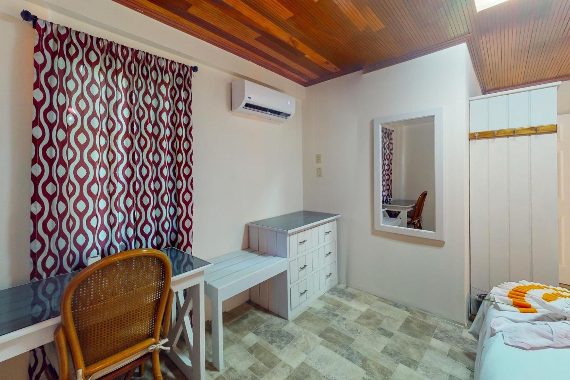 Hummingbird Home Suites San Pedro  Room photo