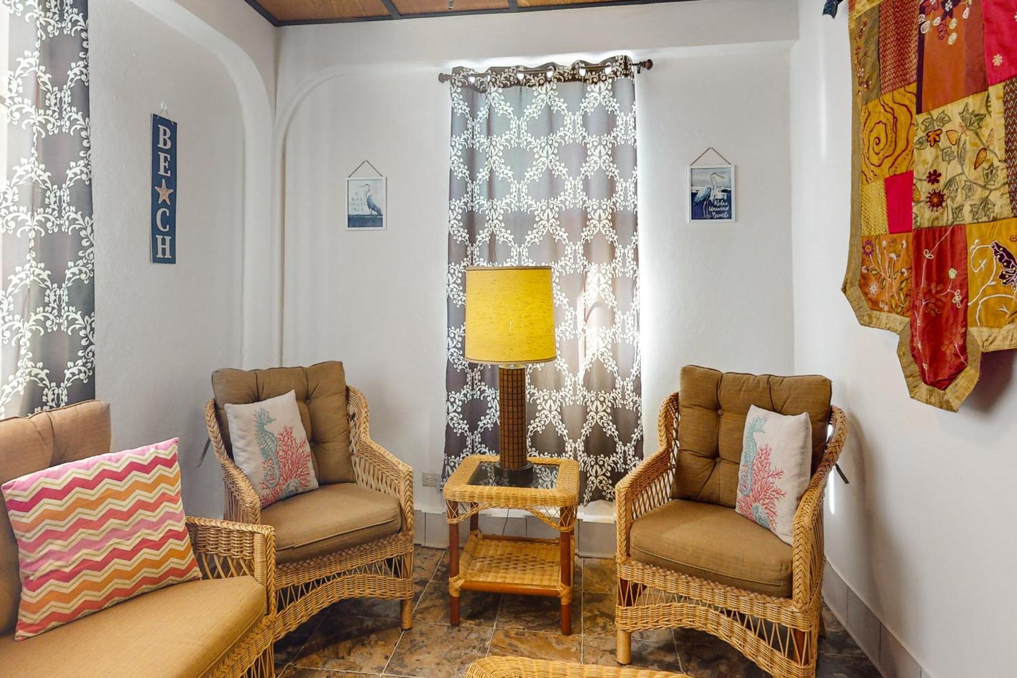 Hummingbird Home Suites San Pedro  Room photo