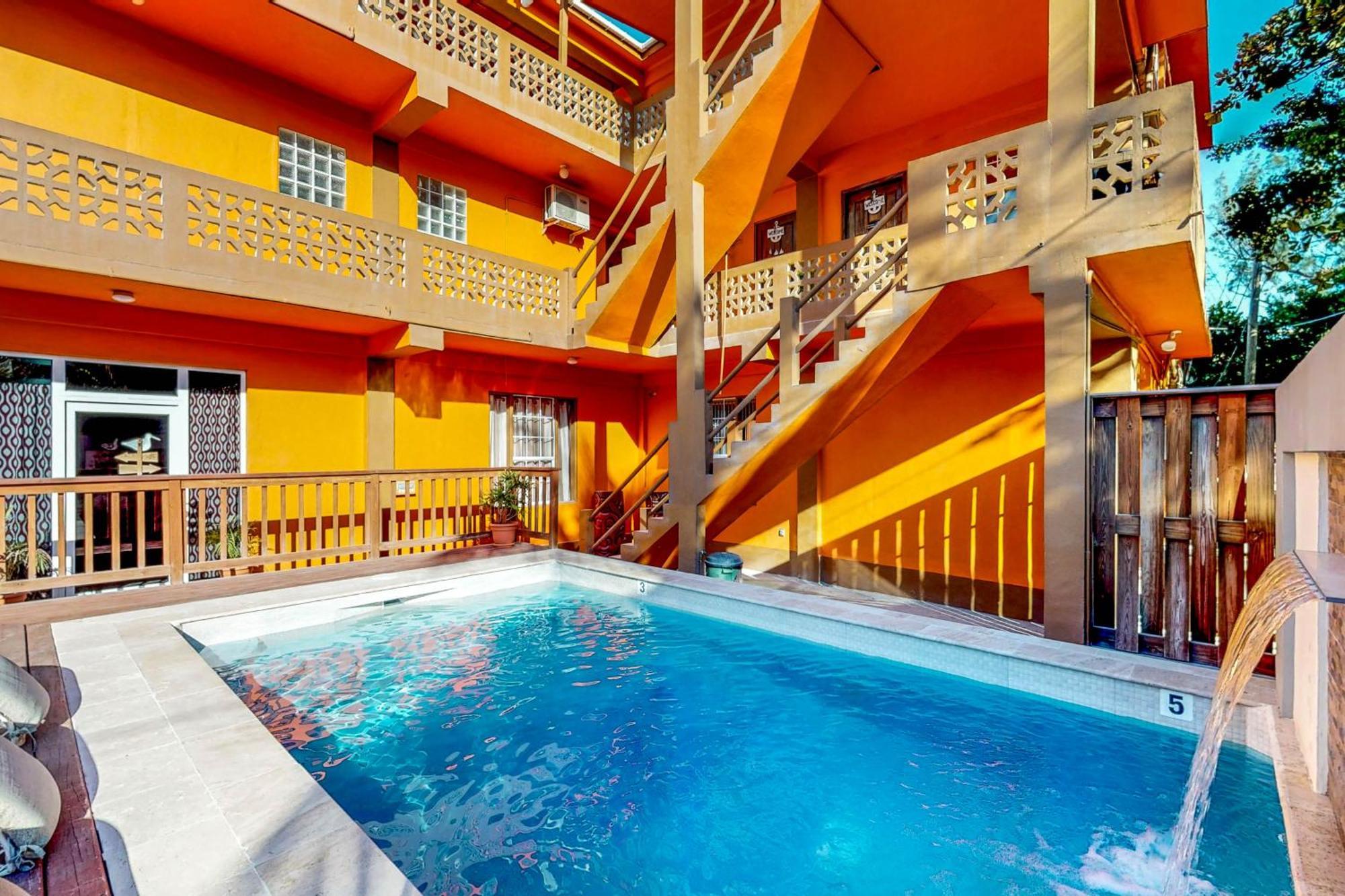 Hummingbird Home Suites San Pedro  Room photo