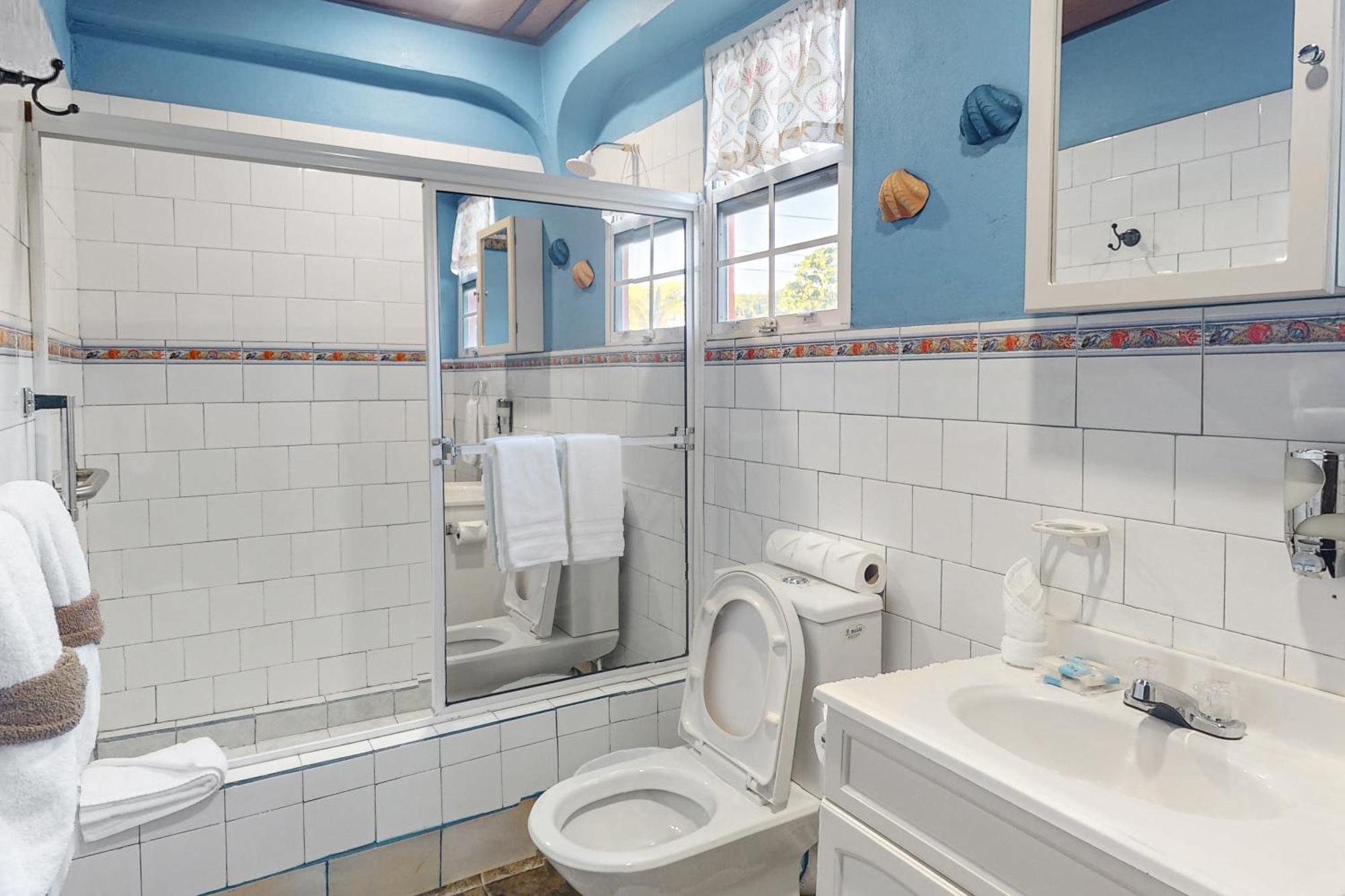 Hummingbird Home Suites San Pedro  Room photo