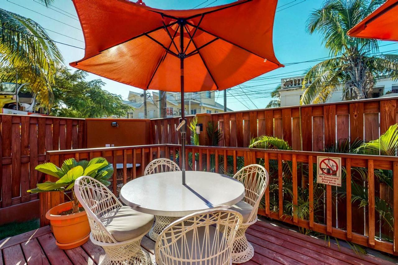 Hummingbird Home Suites San Pedro  Exterior photo