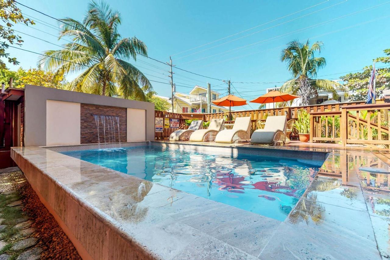 Hummingbird Home Suites San Pedro  Exterior photo
