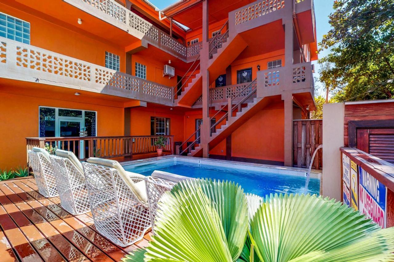 Hummingbird Home Suites San Pedro  Exterior photo