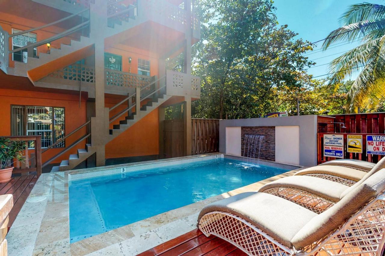 Hummingbird Home Suites San Pedro  Exterior photo